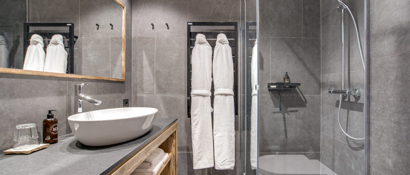 Chalet Bergeronnette, Meribel - large en suite bathroom with spacious shower